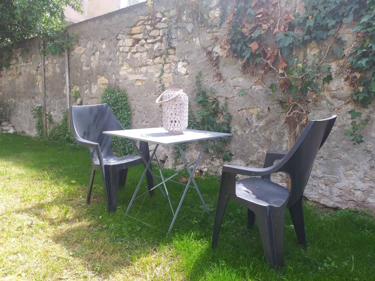 Les Volets Bleus - Deux Appartements Et Un Studio, Jardin Bourges Buitenkant foto